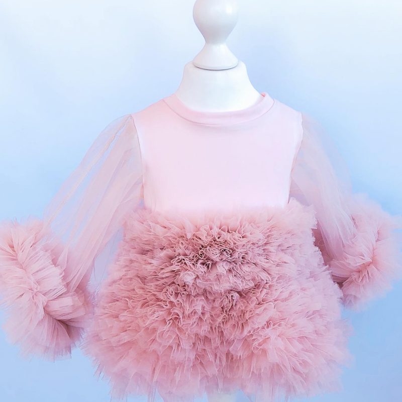 Vestido de tul rosa para niña