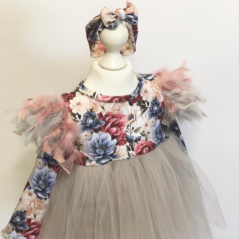 Vestido festivo para niña con estampado de flores y plumas