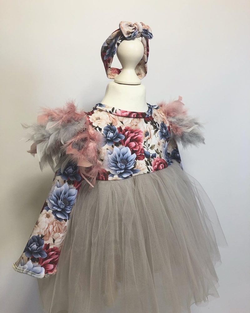 Vestido festivo para niña con estampado de flores y plumas - Imagen 3